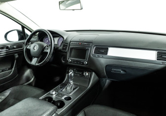 Подержанный автомобиль Volkswagen Touareg 2015 года (9 фото)