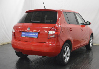 Подержанный автомобиль Skoda Fabia Hatchback 2013 года (5 фото)