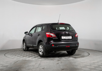 Подержанный автомобиль Nissan Qashqai 2012 года (7 фото)