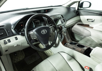 Подержанный автомобиль Toyota Venza 2010 года (11 фото)