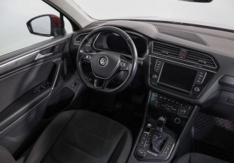 Подержанный автомобиль Volkswagen Tiguan 2017 года (8 фото)