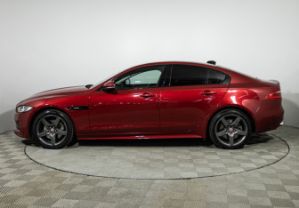 Подержанный автомобиль Jaguar XE 2016 года (8 фото)