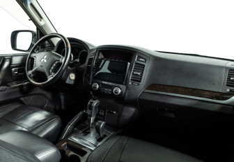 Подержанный автомобиль Mitsubishi Pajero 2008 года (9 фото)