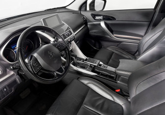 Подержанный автомобиль Mitsubishi Eclipse Cross 2018 года (9 фото)