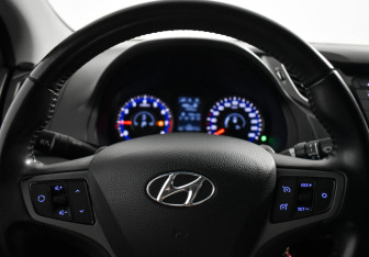 Подержанный автомобиль Hyundai i40 Sedan 2016 года (18 фото)