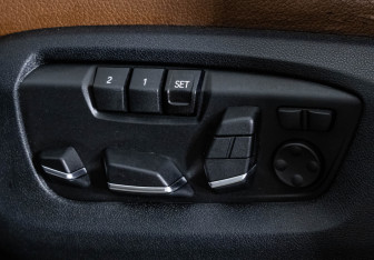 Подержанный автомобиль BMW X5 2015 года (31 фото)