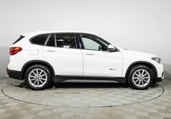 Подержанный автомобиль BMW X1 2015 года (4 фото)