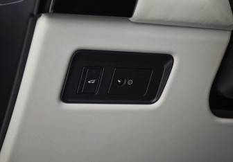 Подержанный автомобиль Land Rover Range Rover 2016 года (27 фото)