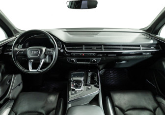Подержанный автомобиль Audi Q7 2016 года (13 фото)