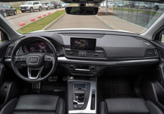 Подержанный автомобиль Audi Q5 2017 года (11 фото)
