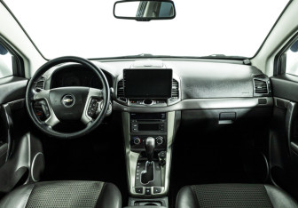 Подержанный автомобиль Chevrolet Captiva 2012 года (13 фото)