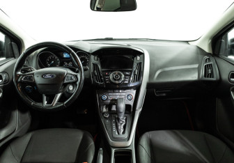 Подержанный автомобиль Ford Focus Hatchback 2018 года (13 фото)