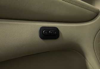 Подержанный автомобиль Jeep Grand Cherokee 2012 года (20 фото)