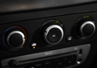 Подержанный автомобиль Renault Fluence 2014 года (15 фото)