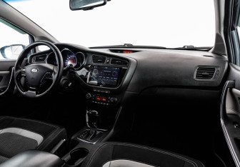 Подержанный автомобиль Kia Ceed Hatchback 2015 года (9 фото)