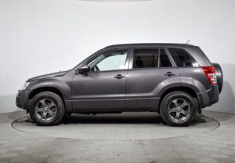 Подержанный автомобиль Suzuki Grand Vitara 2013 года (8 фото)