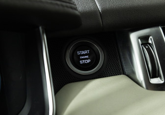 Подержанный автомобиль Land Rover Range Rover Sport 2016 года (23 фото)