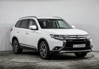 Подержанный автомобиль Mitsubishi Outlander 2017 года (3 фото)