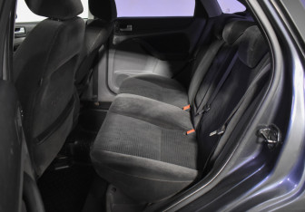 Подержанный автомобиль Ford Focus Sedan 2007 года (11 фото)