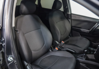 Подержанный автомобиль Kia Rio Hatchback 2016 года (23 фото)