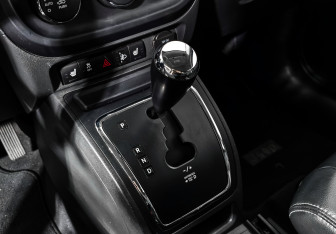 Подержанный автомобиль Jeep Compass 2012 года (11 фото)