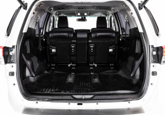 Подержанный автомобиль Toyota Fortuner 2018 года (32 фото)