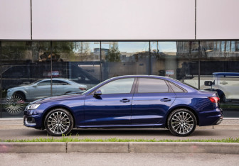 Подержанный автомобиль Audi A4 Sedan 2020 года (9 фото)