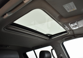 Подержанный автомобиль Nissan Pathfinder 2008 года (15 фото)