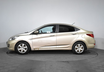 Подержанный автомобиль Hyundai Solaris Sedan 2013 года (8 фото)