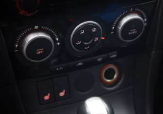 Подержанный автомобиль Mazda 3 Hatchback 2008 года (16 фото)