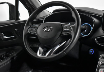 Подержанный автомобиль Hyundai Santa Fe 2021 года (16 фото)