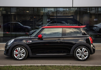 Подержанный автомобиль MINI Hatch 2016 года (9 фото)