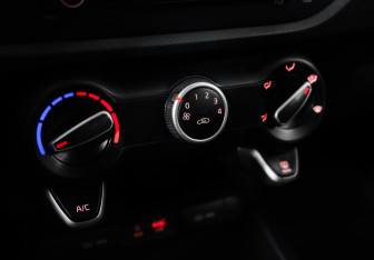 Подержанный автомобиль Kia Rio Sedan 2017 года (13 фото)