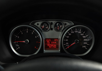 Подержанный автомобиль Ford Focus Sedan 2010 года (11 фото)