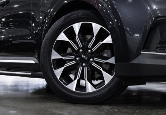 Подержанный автомобиль Kia Carnival 2021 года (7 фото)
