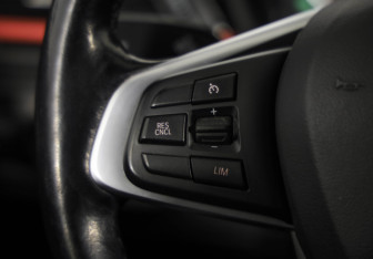 Подержанный автомобиль BMW X1 2017 года (14 фото)