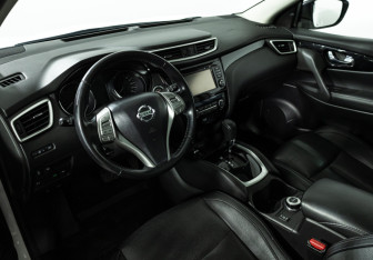 Подержанный автомобиль Nissan Qashqai 2017 года (11 фото)