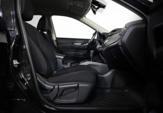 Подержанный автомобиль Nissan X-Trail 2021 года (23 фото)