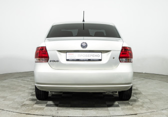 Подержанный автомобиль Volkswagen Polo Sedan 2014 года (6 фото)