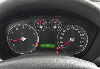 Подержанный автомобиль Ford Focus Sedan 2006 года (17 фото)