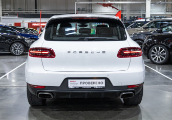 Подержанный автомобиль Porsche Macan 2018 года (9 фото)