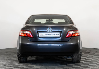 Подержанный автомобиль Toyota Camry Sedan 2011 года (6 фото)