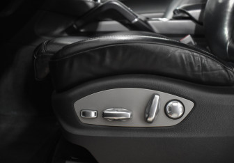 Подержанный автомобиль Porsche Cayenne 2015 года (20 фото)