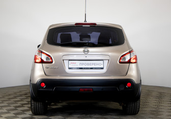 Подержанный автомобиль Nissan Qashqai 2011 года (6 фото)