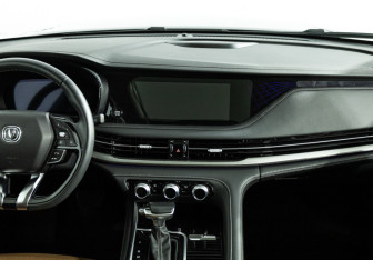 Подержанный автомобиль Changan CS95 2022 года (14 фото)