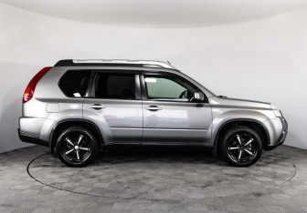 Подержанный автомобиль Nissan X-Trail 2011 года (4 фото)