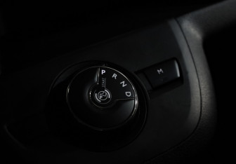 Подержанный автомобиль Peugeot Traveller 2021 года (18 фото)