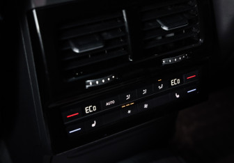 Подержанный автомобиль Volkswagen Touareg 2020 года (25 фото)