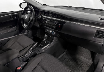 Подержанный автомобиль Toyota Corolla Sedan 2015 года (14 фото)