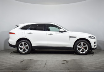 Подержанный автомобиль Jaguar F-Pace 2019 года (4 фото)